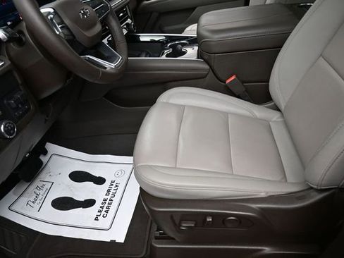 Used 2025 Chevrolet Tahoe Z71 w/ Z71 Off-Road Package AWD/4WD image 15