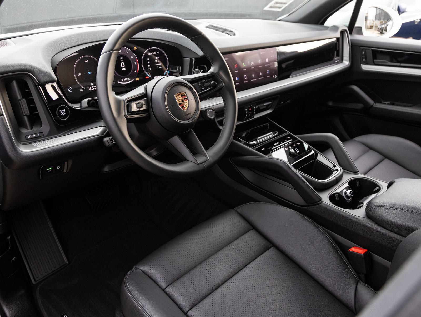 Certified 2025 Porsche Cayenne AWD/4WD image 4