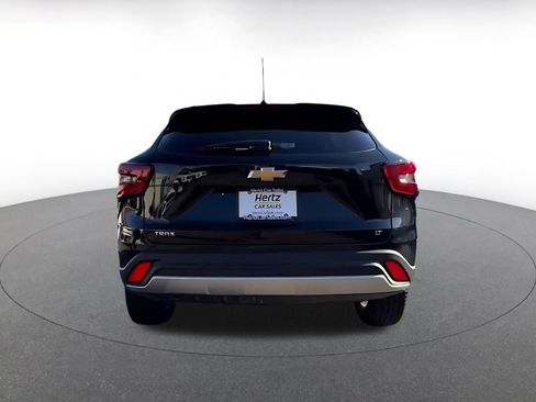 Used 2025 Chevrolet Trax LT w/ LT Convenience Package image 12