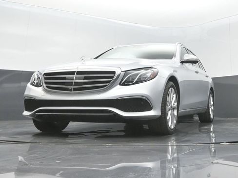 Used 2020 Mercedes-Benz E 450 4MATIC Wagon w/ Premium Package image 35