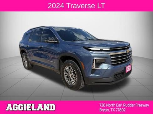 Used 2024 Chevrolet Traverse LT FWD image 1