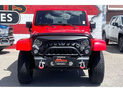 Used 2017 Jeep Wrangler Unlimited Sahara w/ Dual Top Group AWD/4WD image 3