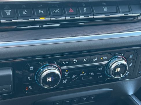 Used 2026 GMC Sierra 3500 SLT w/ SLT Premium Package image 17