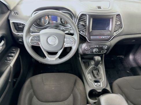 Used 2021 Jeep Cherokee Latitude FWD image 4