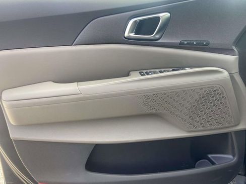 New 2026 Kia Carnival EX FWD image 11