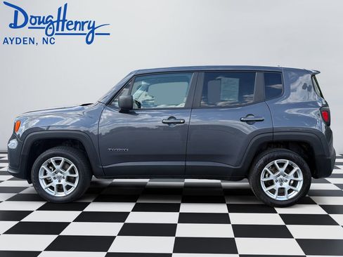 Used 2023 Jeep Renegade Latitude AWD/4WD image 2
