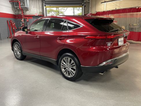 Certified 2021 Toyota Venza Limited w/ Advanced Technology Package image 8