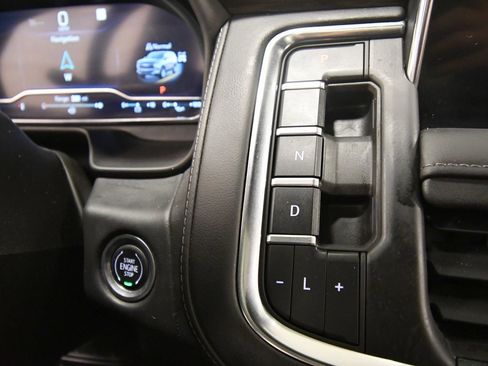 Used 2022 Chevrolet Suburban Z71 image 28