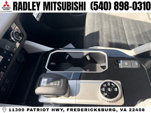 New 2026 Mitsubishi Outlander SE image 11