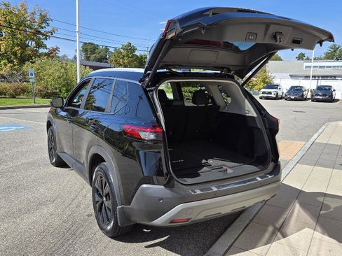 Used 2023 Nissan Rogue SV w/ SV Premium B Package image 21