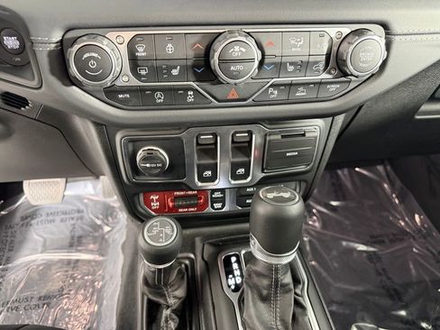 Used 2025 Jeep Wrangler Rubicon image 21