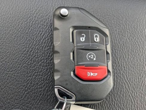 Used 2025 Jeep Wrangler Unlimited Sahara image 30