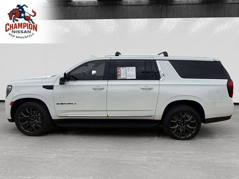 Used 2023 GMC Yukon XL Denali AWD/4WD image 2