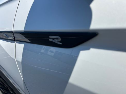 Certified 2024 Volkswagen Tiguan SE R-Line FWD image 23