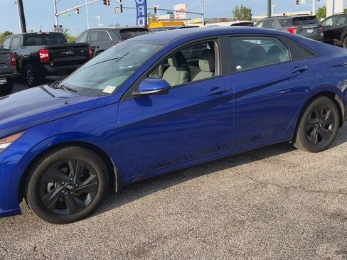 Used 2023 Hyundai Elantra SEL FWD image 7