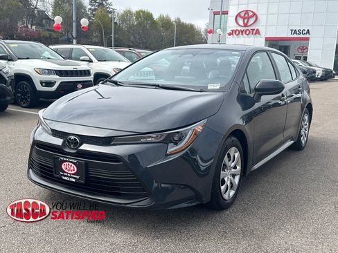 Used 2025 Toyota Corolla LE FWD image 3