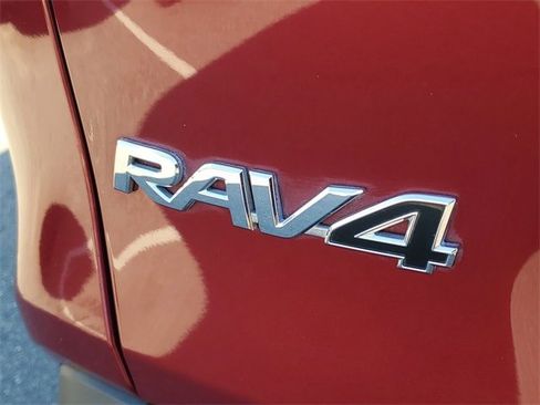 Used 2021 Toyota RAV4 XLE image 6