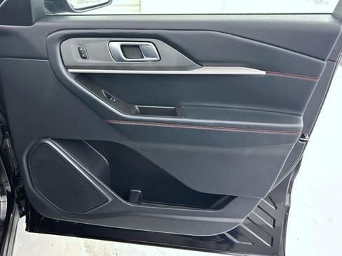 Used 2025 Ford Explorer ST-Line w/ ST-Line Street Pack image 16