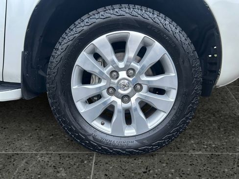 Used 2016 Toyota Sequoia Platinum image 10