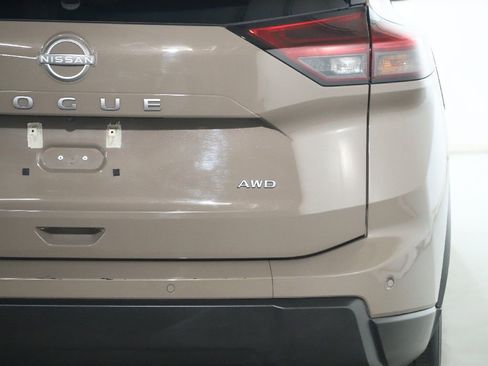 Used 2025 Nissan Rogue SV AWD/4WD image 45