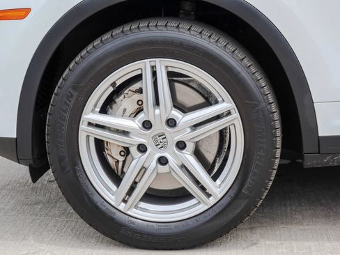 Used 2017 Porsche Cayenne S AWD/4WD image 26