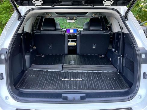 Used 2023 Toyota Highlander Platinum AWD/4WD image 31
