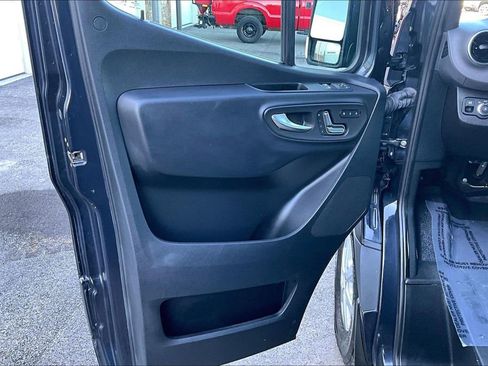 Used 2023 Mercedes-Benz Sprinter 2500 image 24