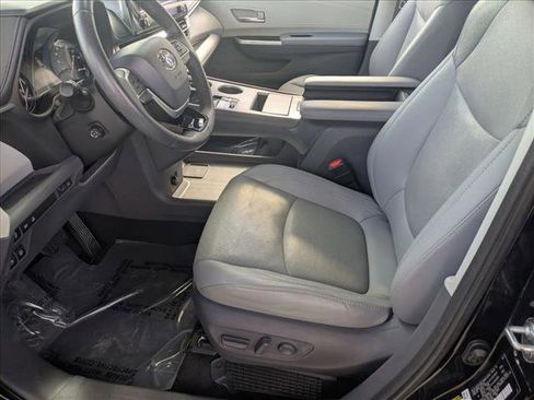 Certified 2021 Toyota Sienna Limited image 14