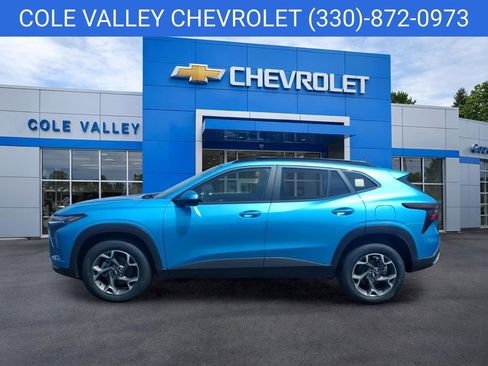 New 2026 Chevrolet Trax LT w/ Driver Confidence Package FWD image 2