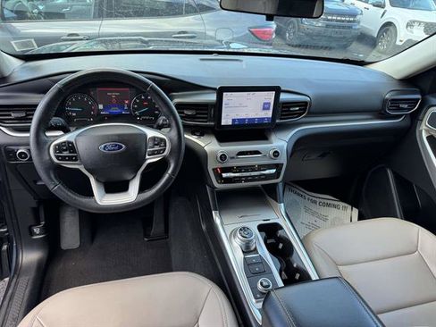 Used 2022 Ford Explorer XLT w/ Equipment Group 202A image 7