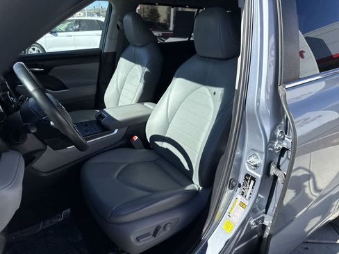 Used 2023 Toyota Highlander XLE image 11