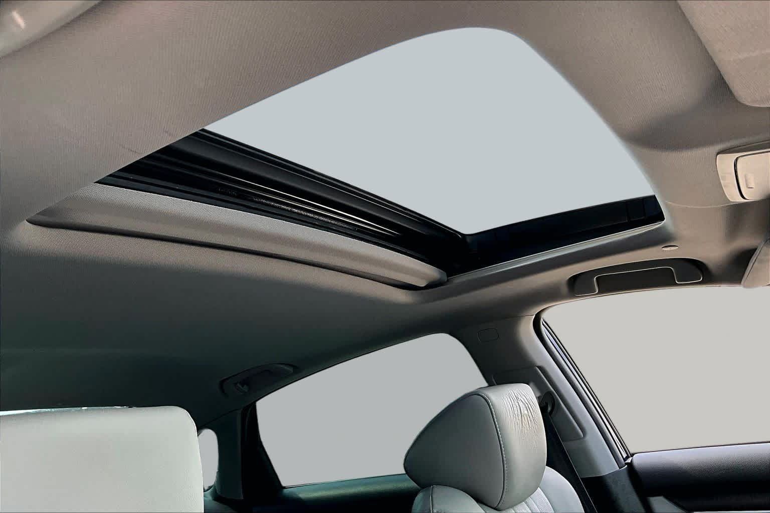 Used 2018 Honda Accord Touring image 14