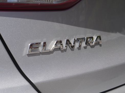 Used 2018 Hyundai Elantra SEL FWD image 17
