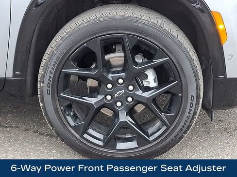 Used 2025 Chevrolet Traverse RS image 11