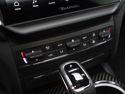 Used 2022 Maserati Ghibli Trofeo image 30