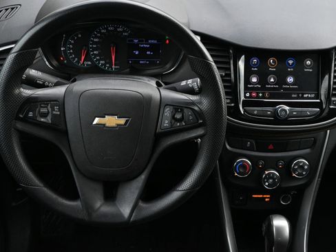 Used 2020 Chevrolet Trax LT FWD image 13