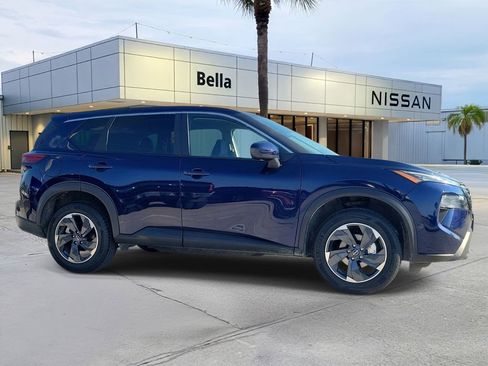 Used 2025 Nissan Rogue SV image 8