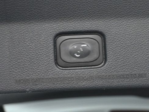 Used 2018 Ford Explorer XLT w/ Equipment Group 201A image 21