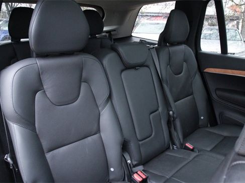 Used 2023 Volvo XC90 B6 Plus image 35