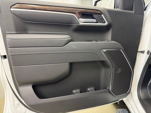 New 2026 GMC Sierra 1500 SLE w/ Preferred Package image 9
