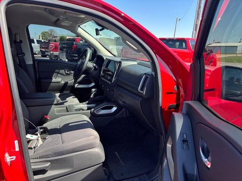 Used 2025 Nissan Frontier SV AWD/4WD image 13