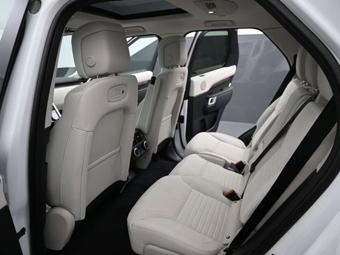New 2025 Land Rover Discovery S AWD/4WD image 17