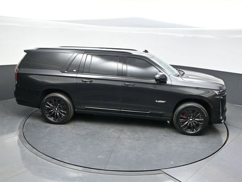 Certified 2024 Cadillac Escalade ESV V w/ LPO, ONYX Package AWD/4WD image 34