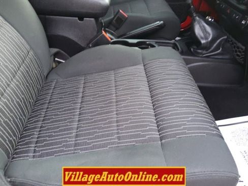 Used 2012 Jeep Wrangler Rubicon w/ PWR Convenience Group image 24