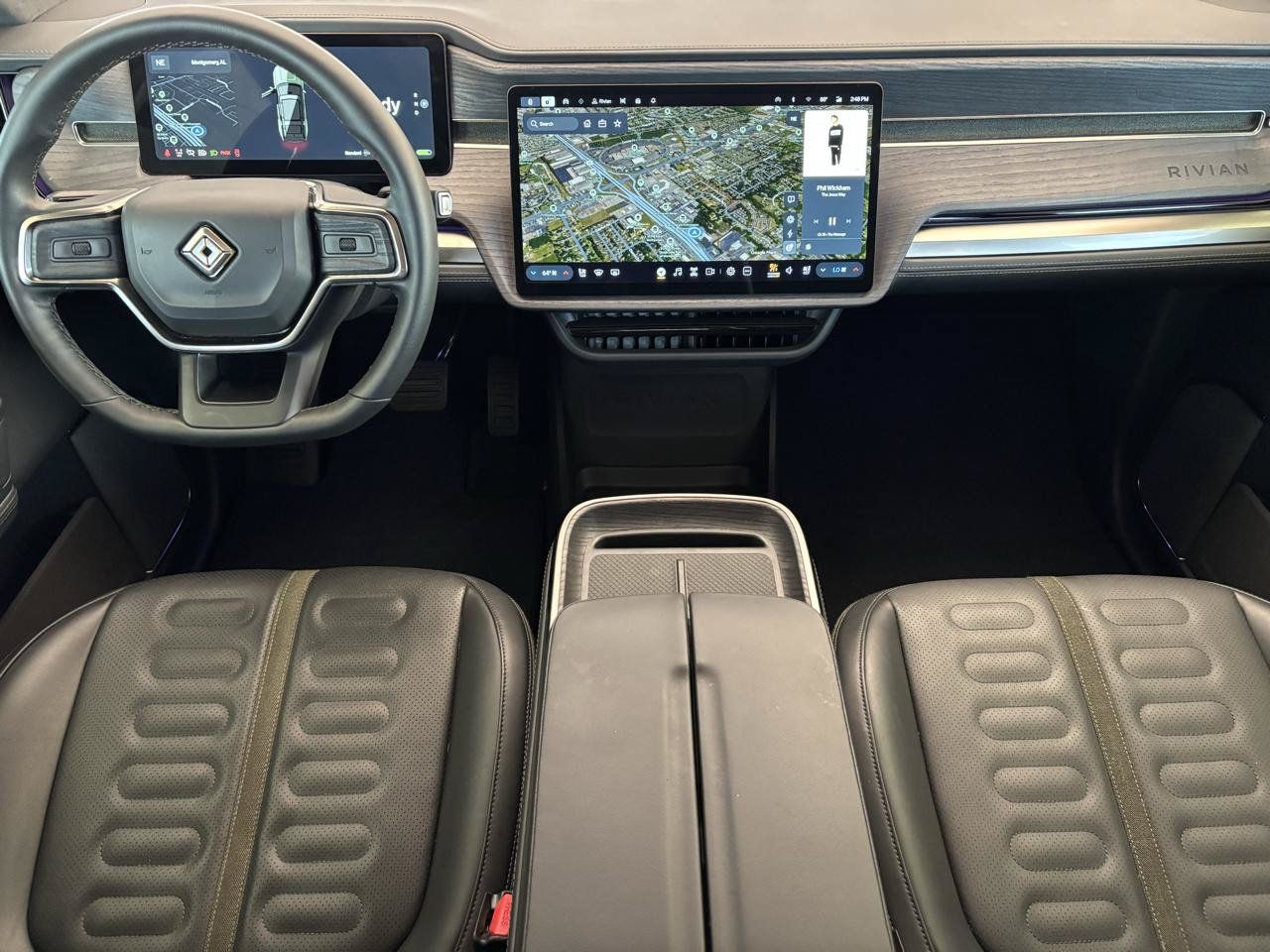 Used 2025 Rivian R1S Adventure Dual AWD/4WD image 12