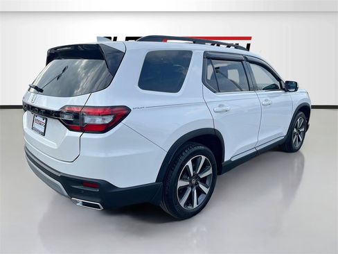Used 2024 Honda Pilot Touring image 7