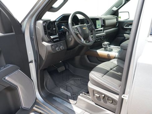 Certified 2025 Chevrolet Silverado 1500 High Country w/ High Country Premium Package AWD/4WD image 13