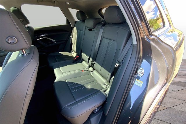 Used 2025 Audi Q5 Premium w/ Convenience Package AWD/4WD image 18