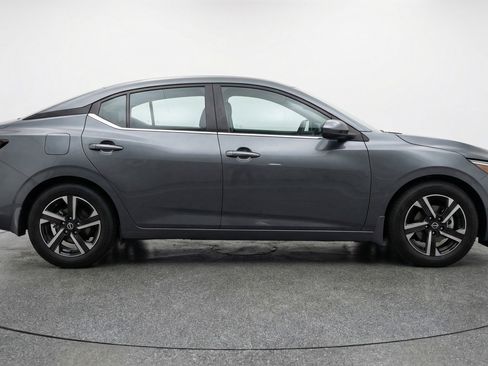 Used 2025 Nissan Sentra SV FWD image 11