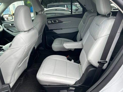 Used 2025 Ford Explorer Platinum w/ Ultimate Package AWD/4WD image 11